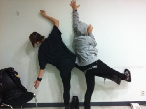 2NE1’s Minzy Entertains With Selcas on Twitter