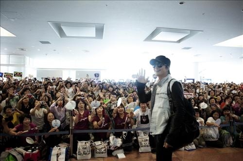 Bae Yong Joon’s Visit to Japan Paralyzes Airport