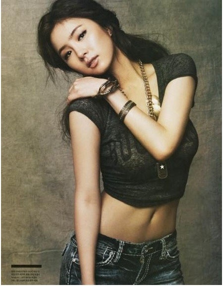 Shin Se Kyung Shows Off Her S-Line In Photo Shoot