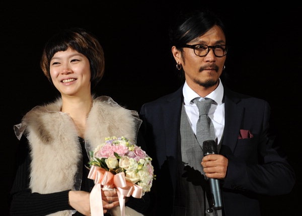 Seo Taiji & Boys’ Lee Juno Proposes to Fiancé 23 Years Younger