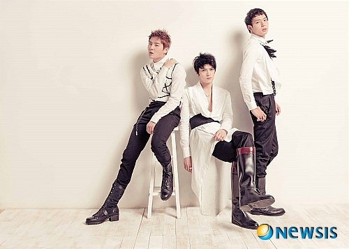 KBS Censors JYJ’s “Pierrot” for Supposed Slur Against Lee Soo Man