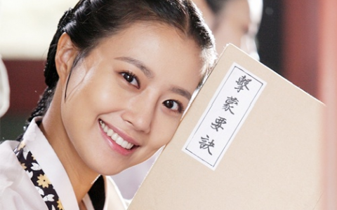“The Princess’s Man’s” Moon Chae Won Reveals, “I Feel Uncomfortable with Men Who Are Overly Buff”