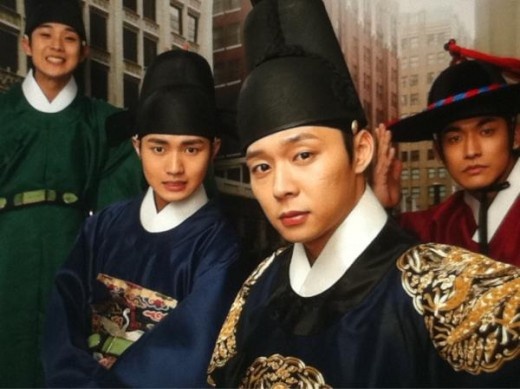 Cast of Upcoming Drama "Rooftop Prince" Takes a Selca Together