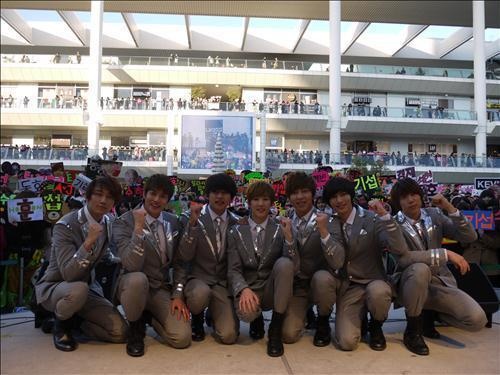 U-KISS’ Single and Album Reaches Top 10 on Oricon Chart