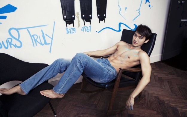 Super Junior’s Choi Si Won In NYC for Cosmopolitan