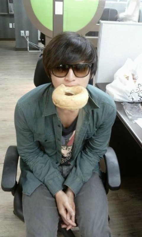 Is 2AM’s Jinwoon the Bagel Boy?