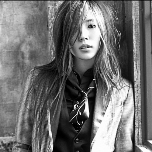 BoA Snaps a Photo with a Fellow SM Town Sister