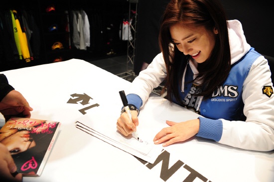 Son Dam Bi’s Autograph Event at “D-Palace”