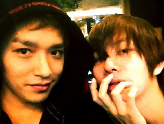 Super Junior Kim Hee Chul and Simon D Snap a Photo Together at an Internet Cafe